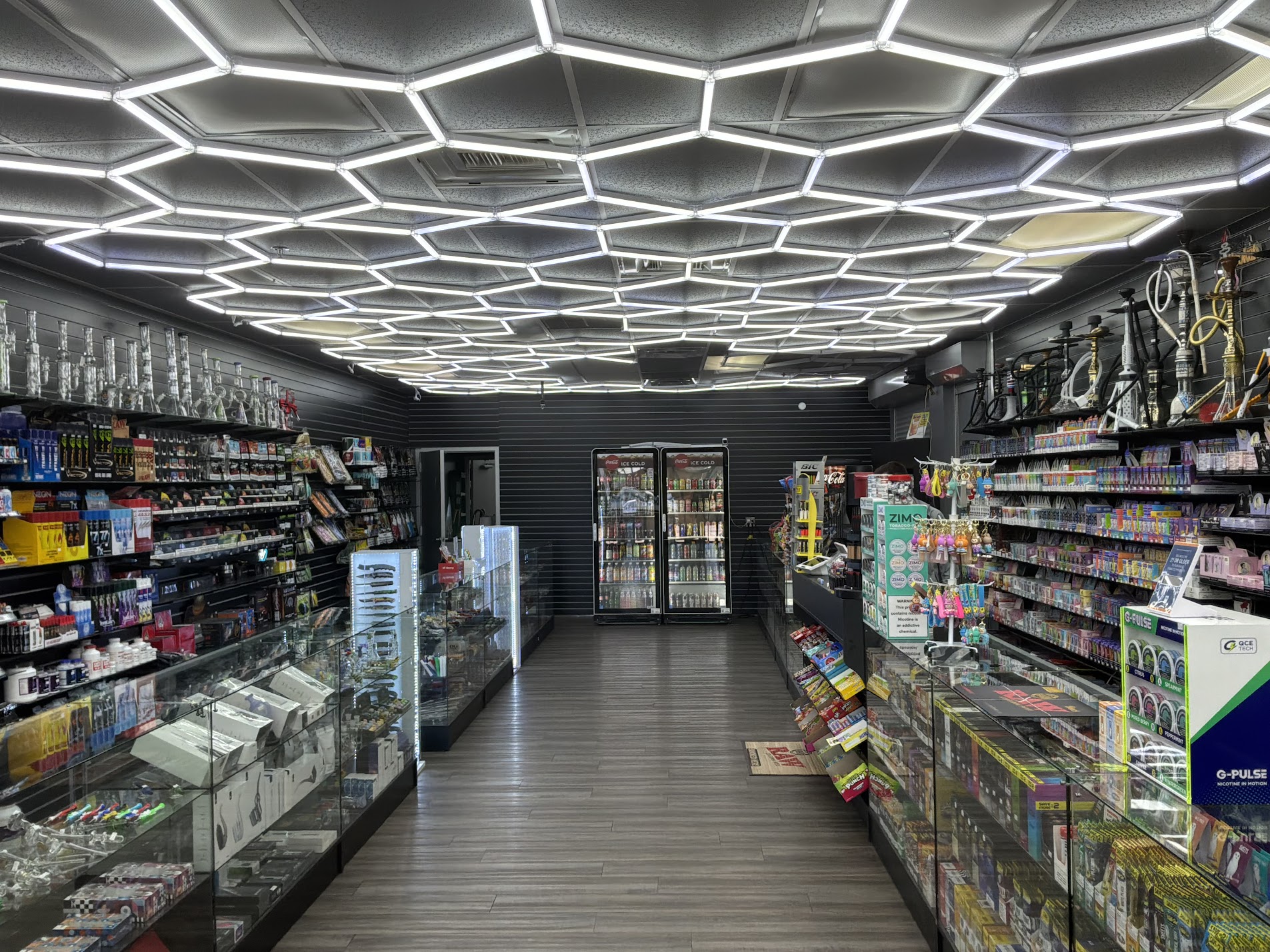 Inside Smokeland Glendale smoke shop
